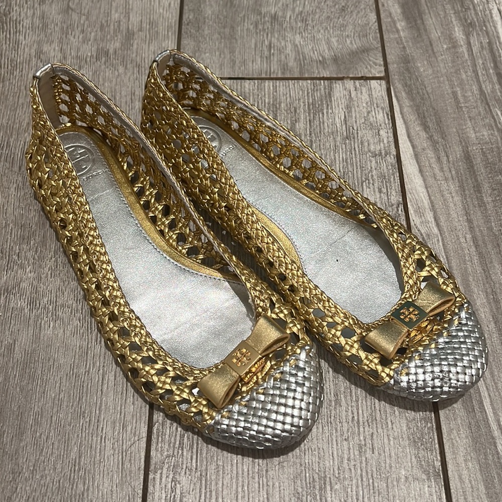 Tory Burch Carlyle Gold and silver flats sz 8
